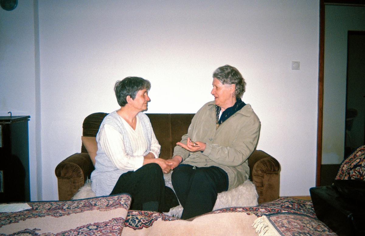 Milena, meine Nachbarin in Srebrenica, passt auf mein Haus auf.